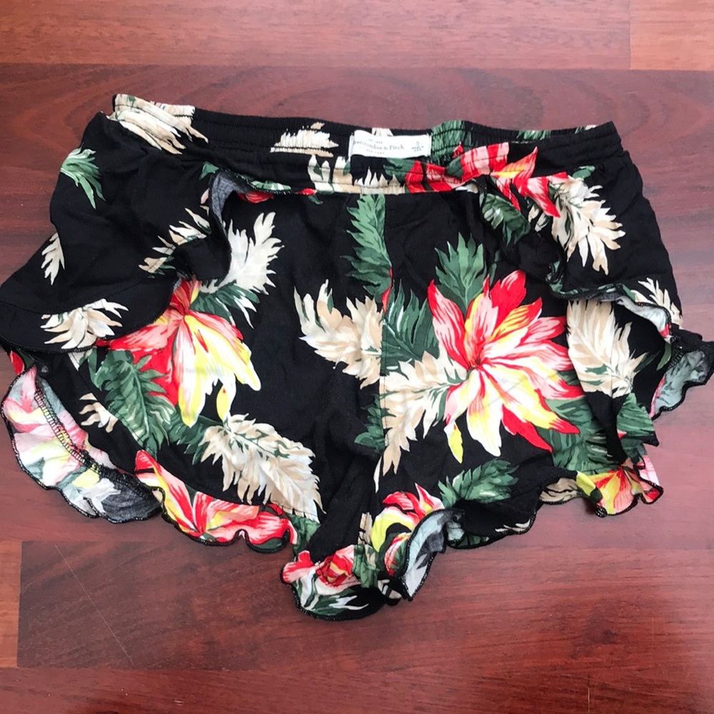 A&F Hawaiian print ruffle tulip shorts